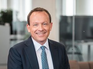 Portrait photo of Dr. Christoph Loos, chairman of the supervisory board of FUCHS PETROLUB SE.