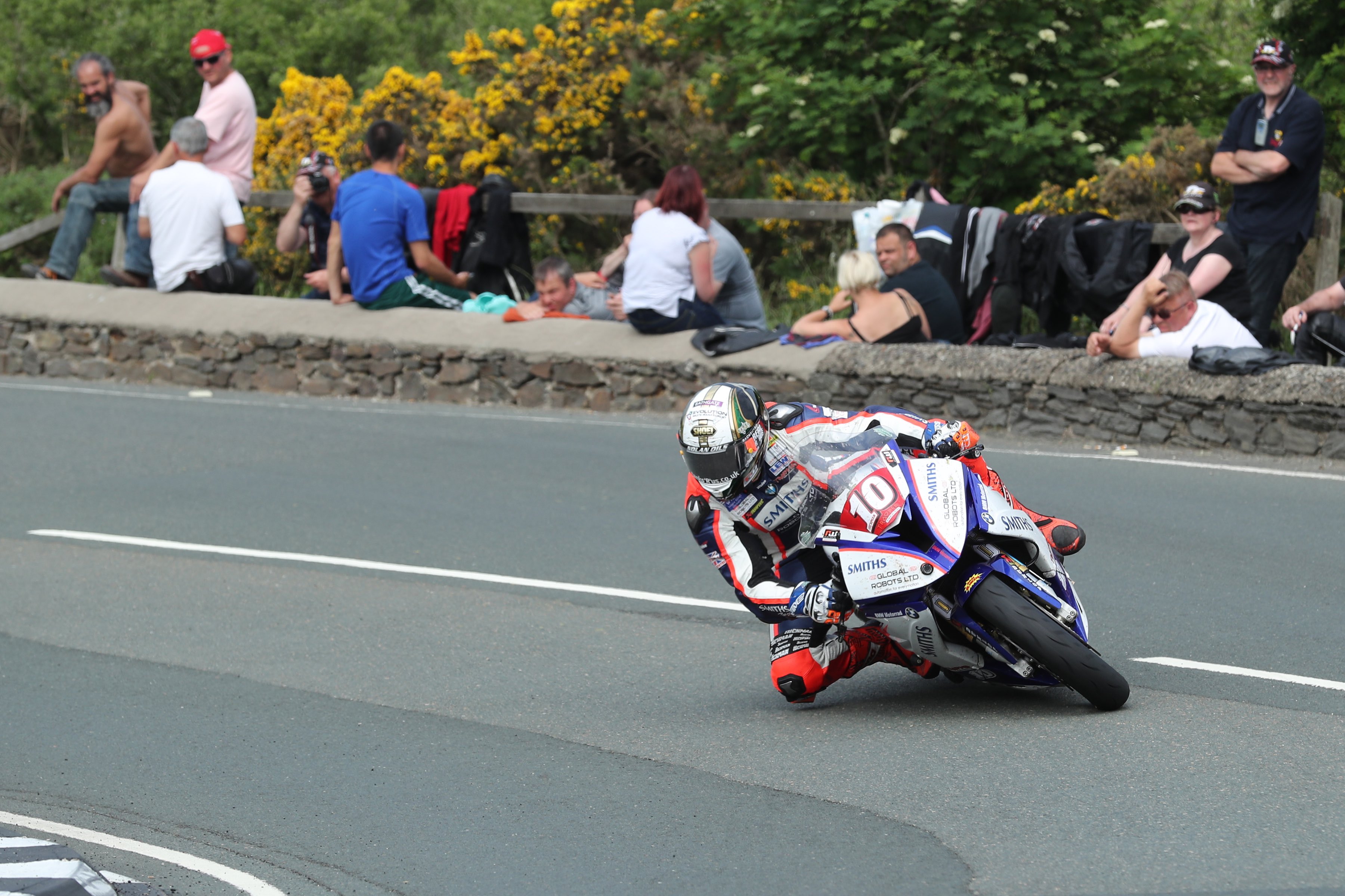 Lap Record and maiden win for Peter Hickman at IOMTT | FUCHS LUBRICANTS ...