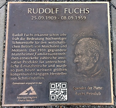 Bronze plaque Rudolf Fuchs Bronze plaque for Rudolf Fuchs at the "Kurpfälzer Meile der Innovationen"