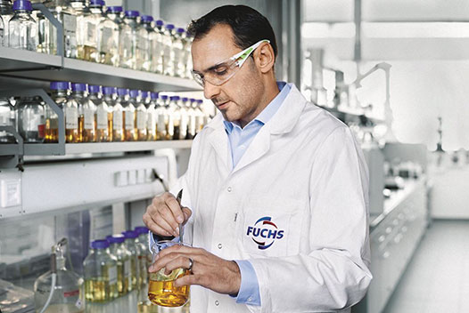 The specialists at FUCHS develope cutting fluids for the manufacture of implants. A laboratory employee checks the quality of the FUCHS lubricants.